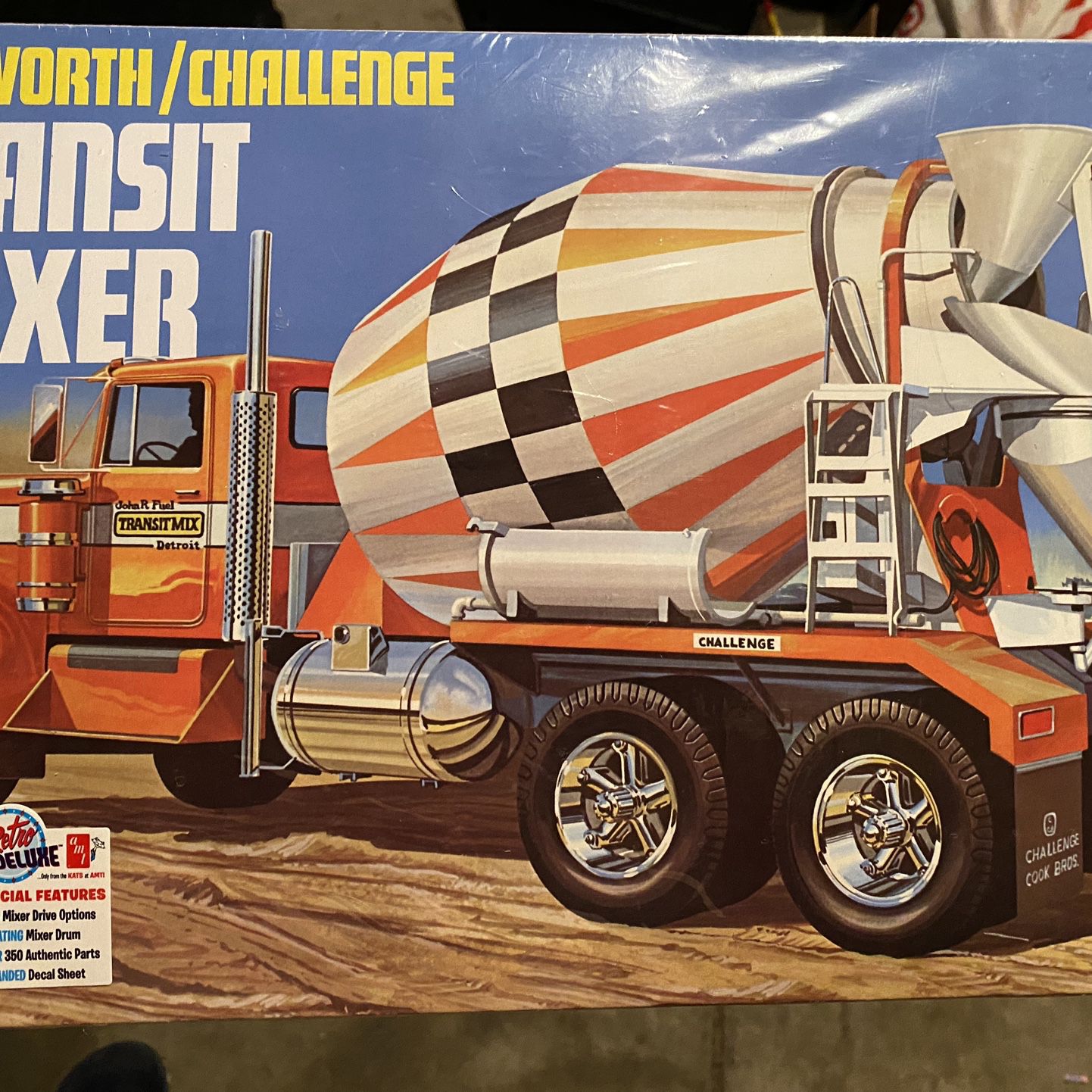AMT 1/25 Kenworth/Challenge Transit Cement Mixer Model Kit