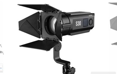 3 lights Godox S30  + 3 light stand  +  3 SA-p