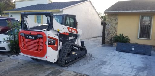 Bobcat Y Camion