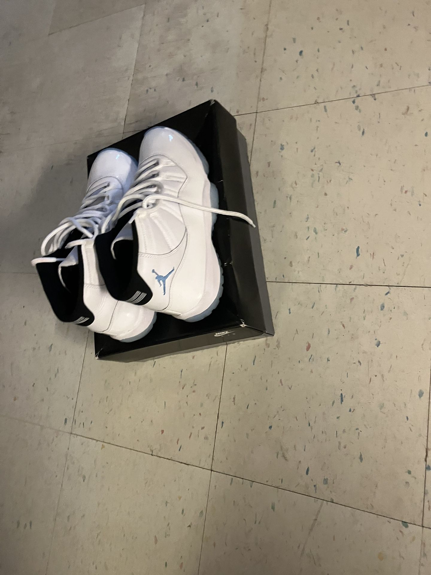 Jordan 11 Retro Legend Blue