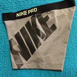 NIKE PRO WOMEN  SHORTS Large 