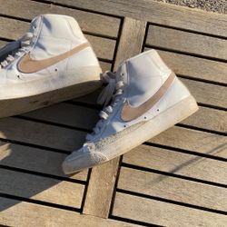 Nike Blazers With Pink Stripe / Girls US Size 6