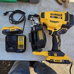 Dewalt dcn45rnd1 cordless discount roofing nailer kit