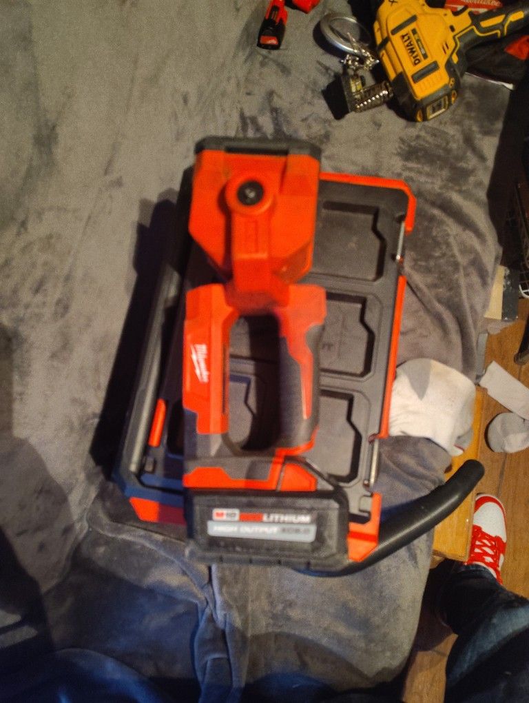 Milwaukee Light With Battery