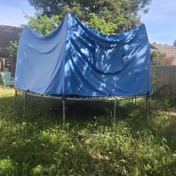 Trampoline (15ft)