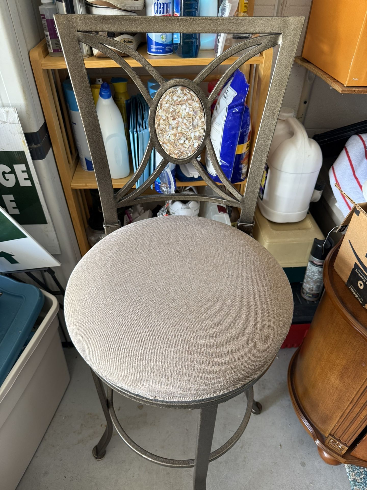 1 Bar Stool