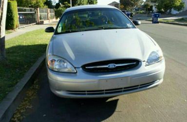 2002 ford taurus runs good, new spark plug and radiator needs plates and smog - $1500