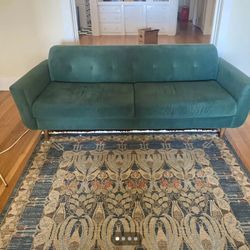 Beautiful Mid Century Velvet Couch 7’x3’x31”