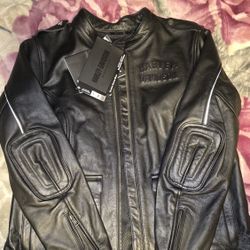 Women's Size 3 (Lrg) Harley Davidson Geuine Leather Riding Jacket.