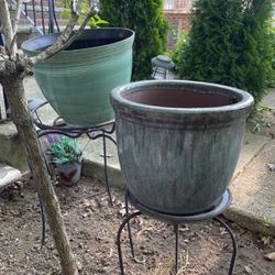 Planting Pots With Stands 