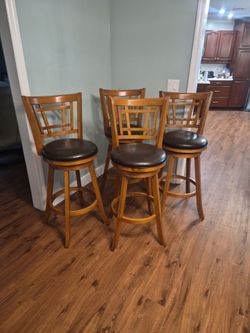 4 bar stools
