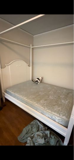 Pottery Barn Full Size Canopy Bed