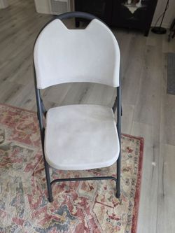 Set of 2 Folding Chairs – Metal Frame