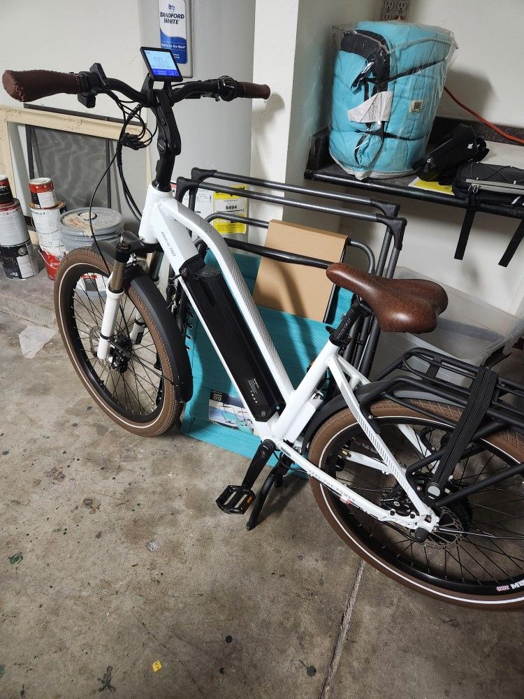Magnum Metro 750 E Bike