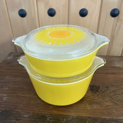 Vintage Set PYREX Daisy Casserole Dishes with Lids