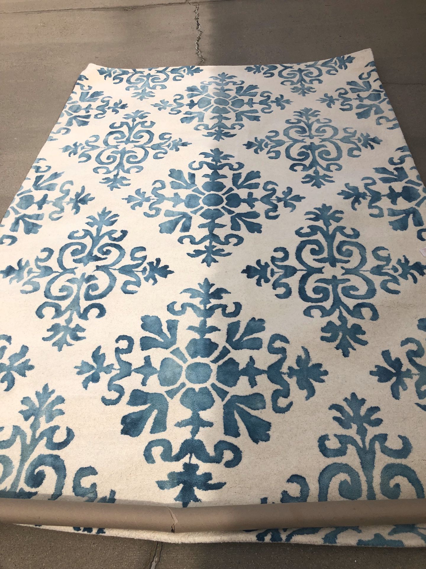Brand new wool contemporary area rug. Retails for over $350