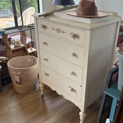 ANTIQUE DRESSER