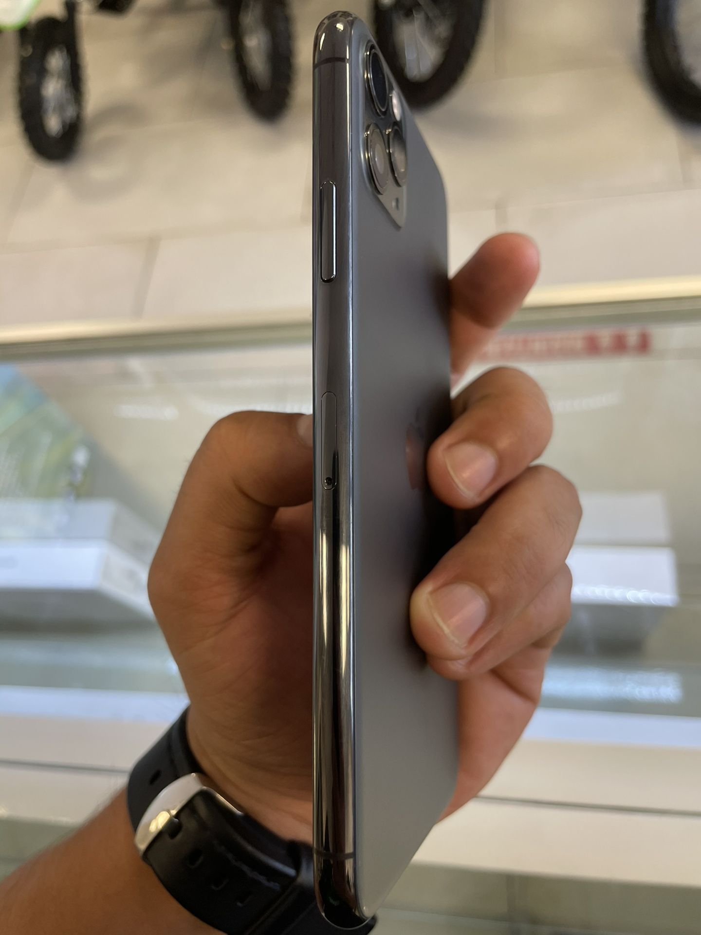 IPHONE 11 PRO MAX64GB UNLOCKED TAKE IT HOME JUST FOR $849 CASH/CARD DEAL