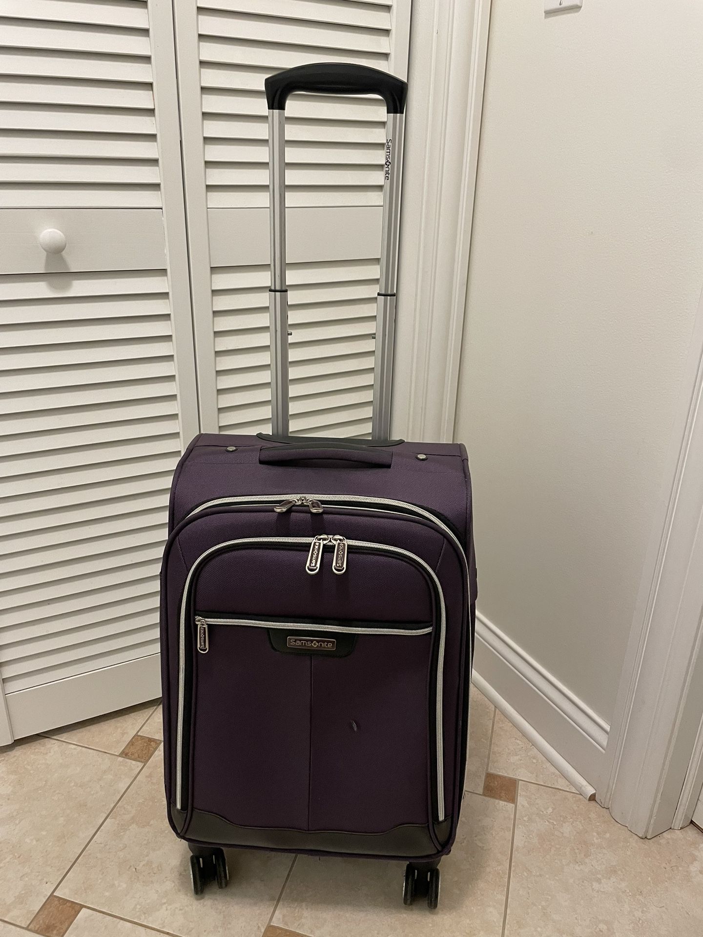 Samsonite Expandable suitcase with Double Spinner Wheels, Checked-Medium 24-Inch