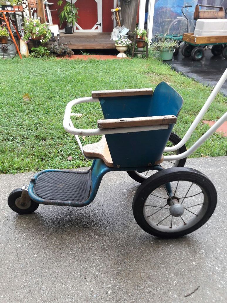 Vintage 1940s stroller all orig works great see our other items on my sight