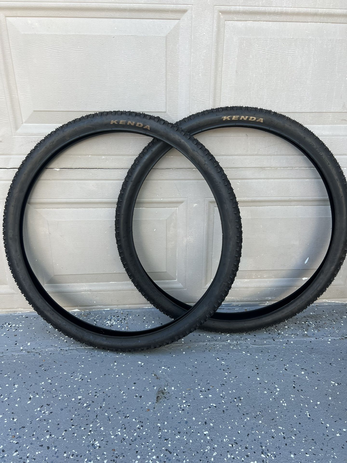 29” Kenda Tires