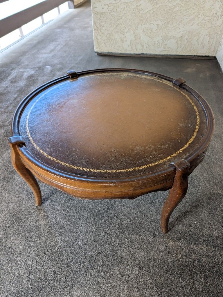 Hammary cherry wood coffee table leather top Gold Gilt paint cabriole legs