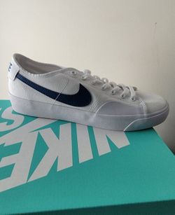 BRAND NEW NIKE SIZE 9.5