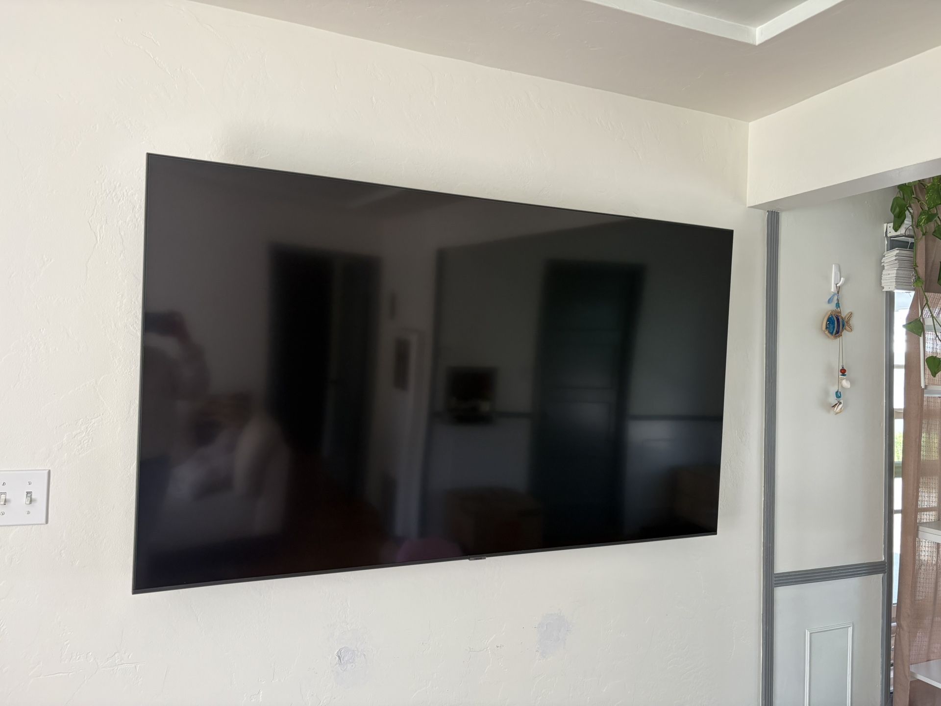 70” Samsung Tv With Wall Mount