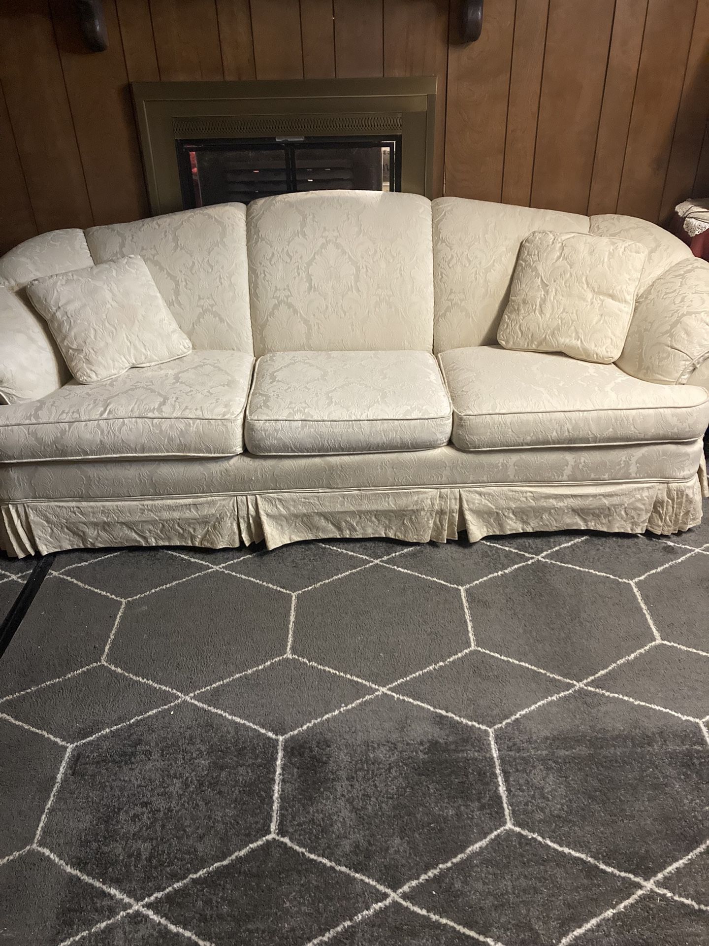 Cream colored vintage couch and loveseat. Excellent condition. Pick up in Willowick.