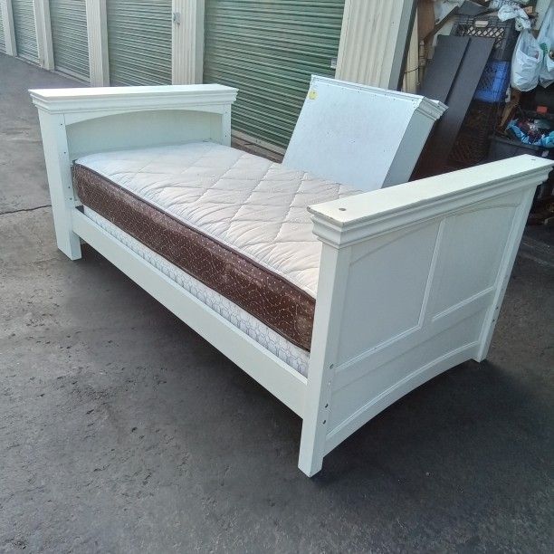 WOOD TWIN BED FRAME WITH BOX SPRING AND MATTRESS