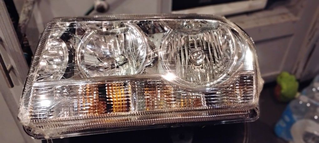2005-2007 Chrysler 300 Headlights