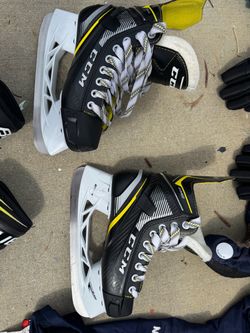 Hockey gear for young kid!! 7-9 year old!!