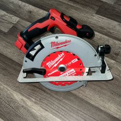 MILWAUKEE 18V BRUSHLESS 7-1/4” CIRCULAR SAW