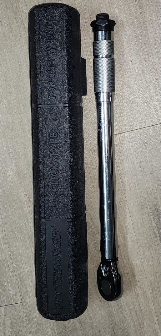 PITTSBURGH PRO 3/8" DRIVE CLICK TYPE TORQUE WRENCH WITH HARD CASE Good Condition