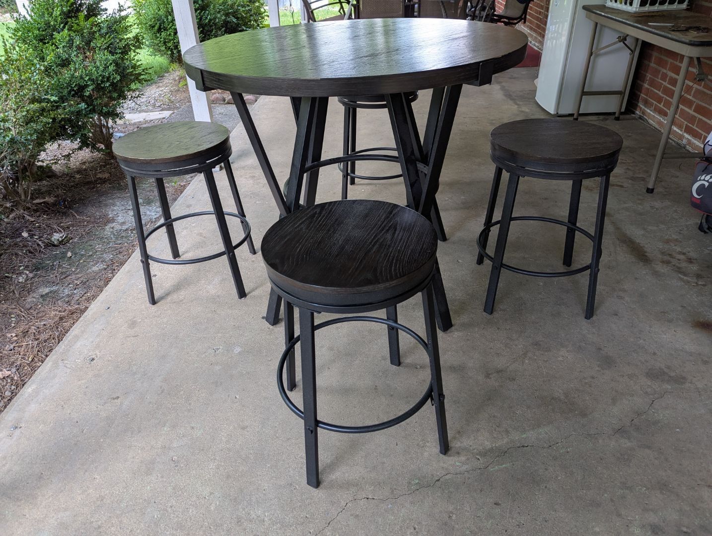 Pub Style Table With 4 Stools