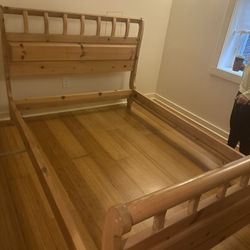 Queen Sleigh bed - Oak