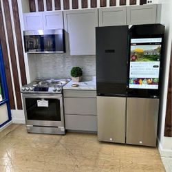 Samsung Bespoke Refrigerator With Tv Screen/Family Hub/tab