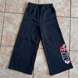 Little Girls Nike Sweats Size M 5-6 Years