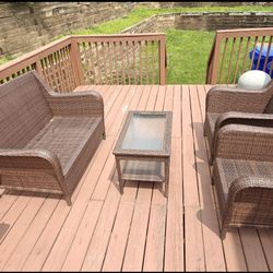 4 PIECE OUTDOOR PATIO FURNITURE 