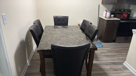 Table & Chairs