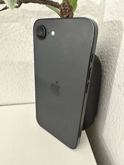 IPhone 16e 256GB unlocked 100%