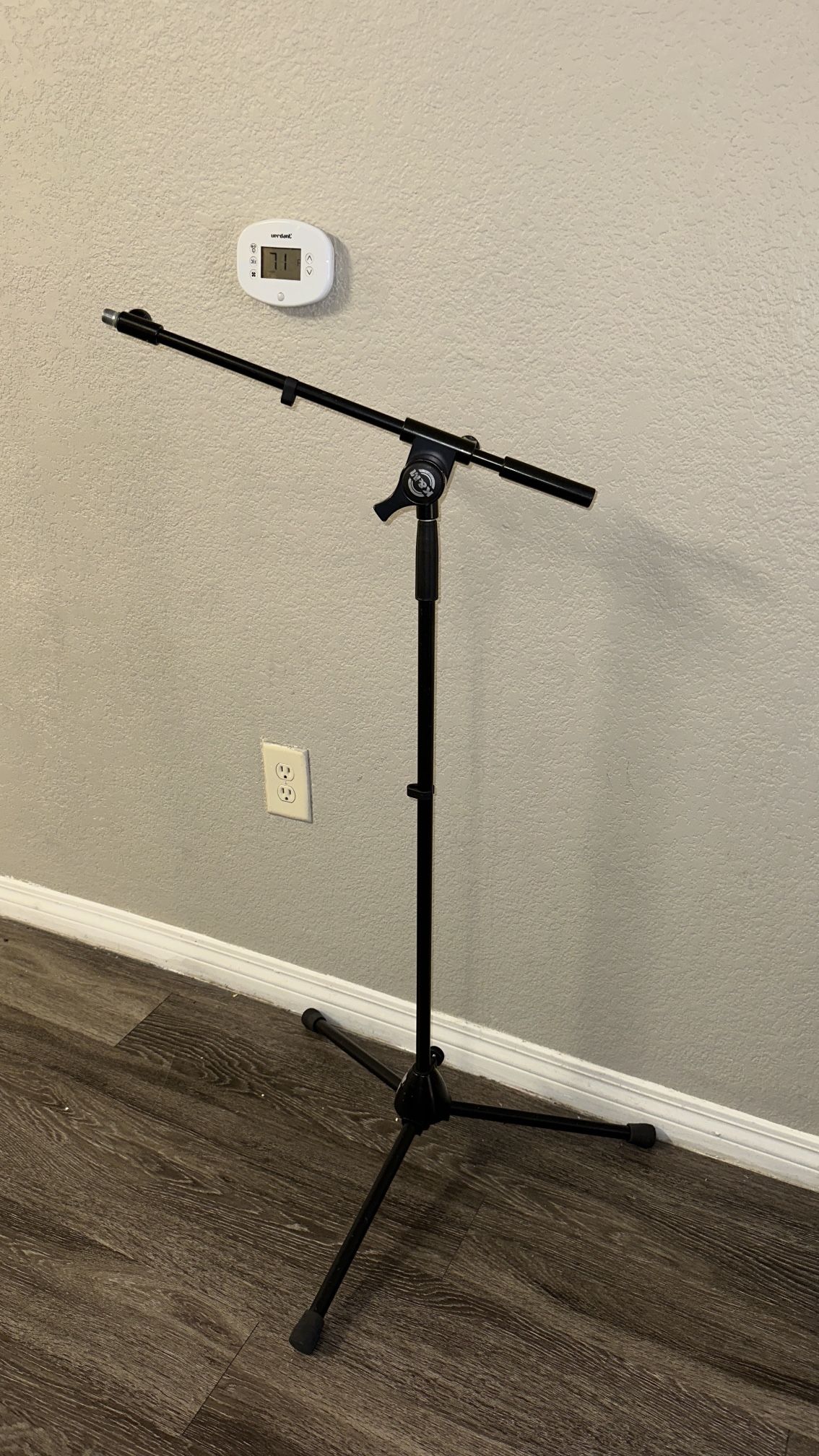 K&M 4-6 Foot Mic Stand 