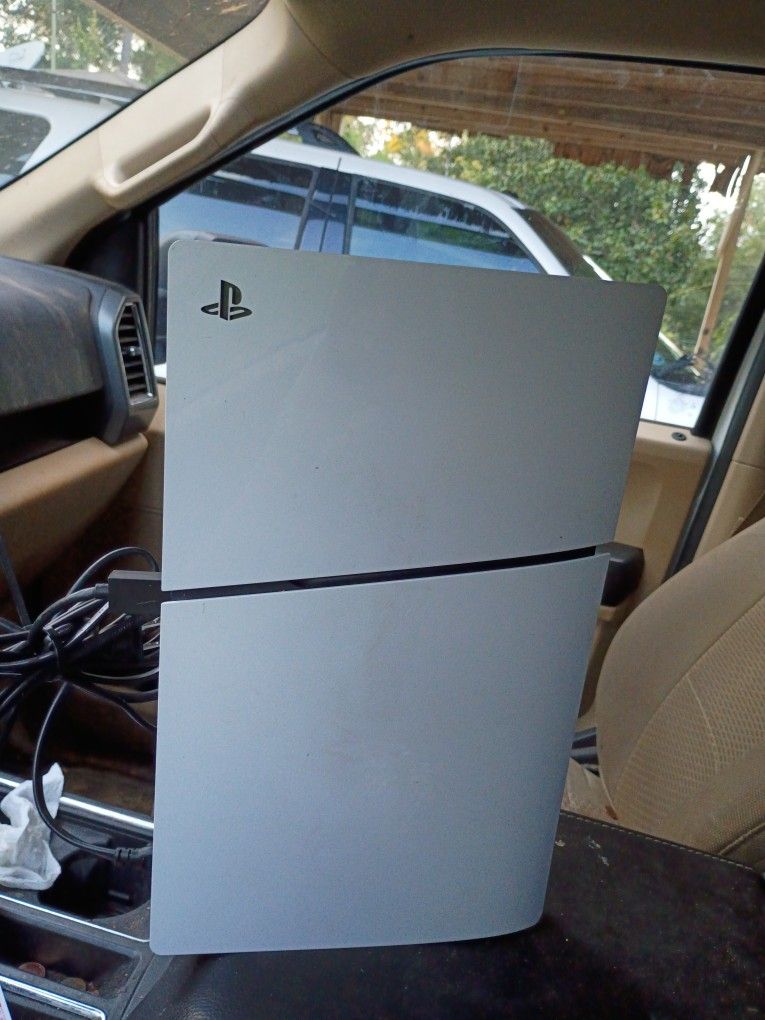 1TB 2025 PS5 (Used Only 8 Times) 