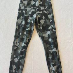 Size XS Athleta Lightning Camo 7/8 Tight Capri Leggings Spandex   #11