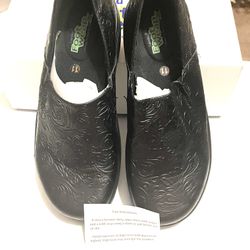 Women’s FootWeaRX Slip On Shoes 11