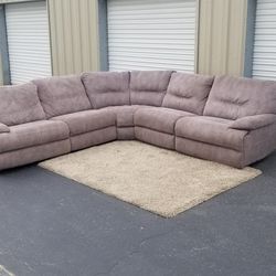 Sectional couch 2 Electric recliners Excellent condition 
