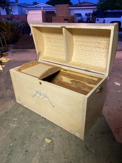 Cedar chest storage trunk