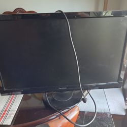 Viewsonic Desktop Monitor Screen 24 Inches, VGA, NO hdmi