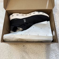 Cloudnova Black and white size 10