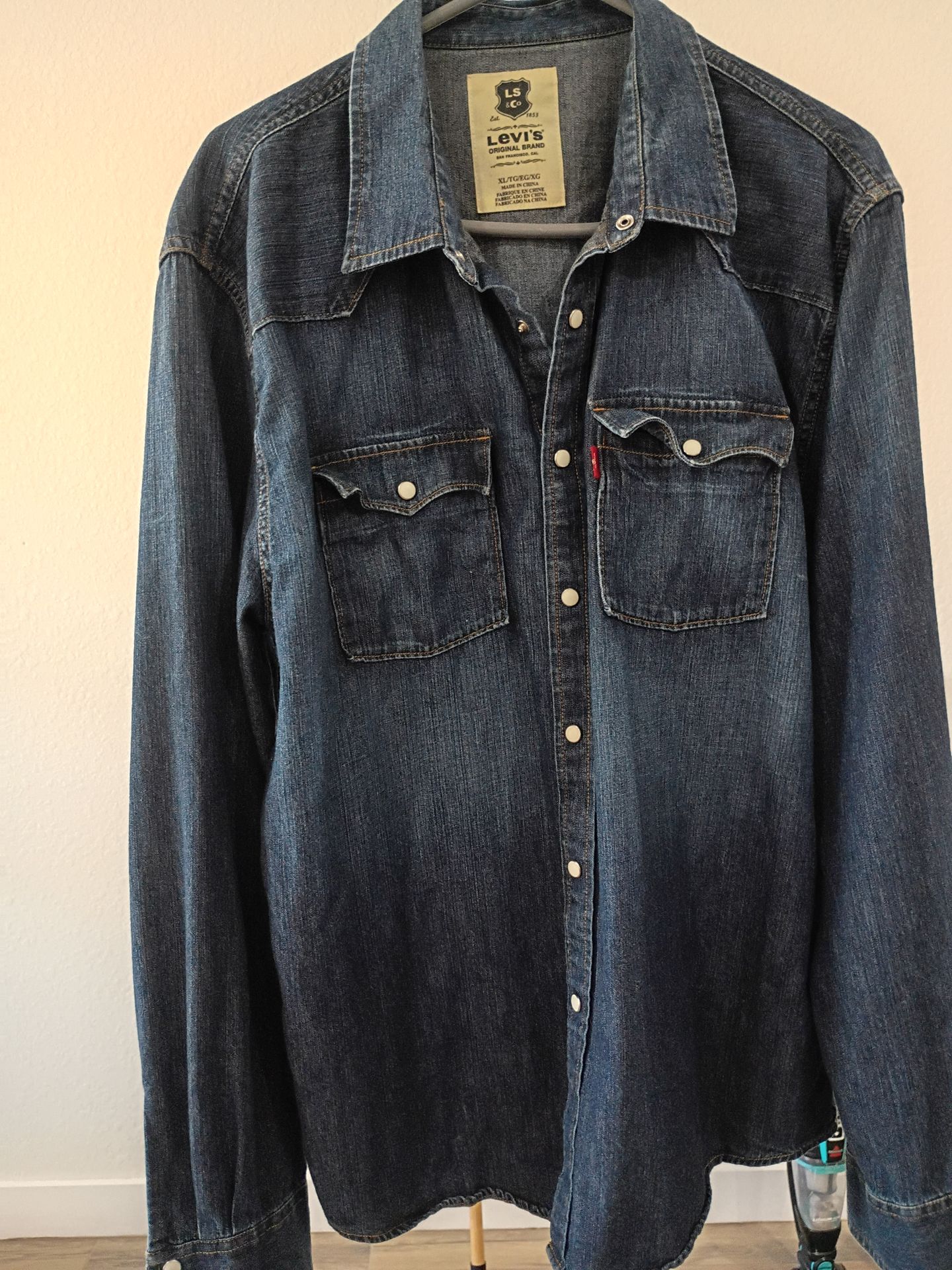 used nice Levi's western shirt, camisa usada Levi's vaquera en buenas condiciones